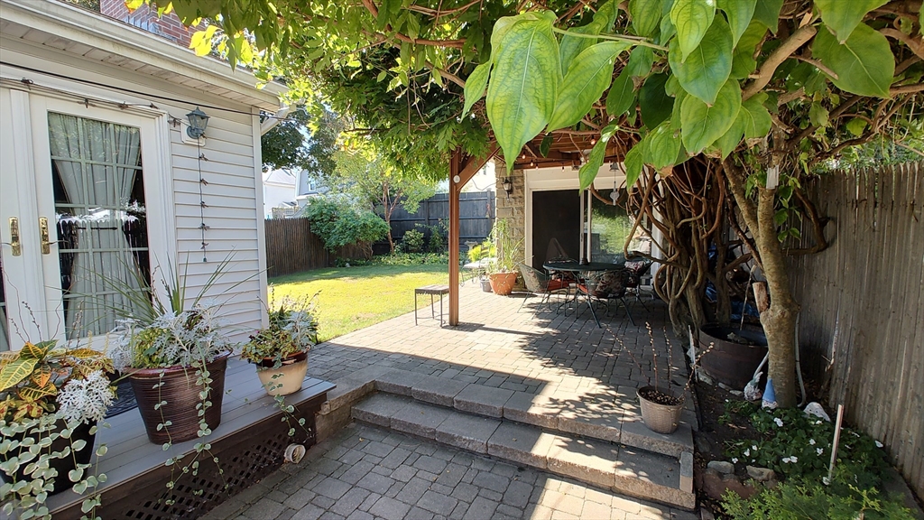 42 Freeman Ave