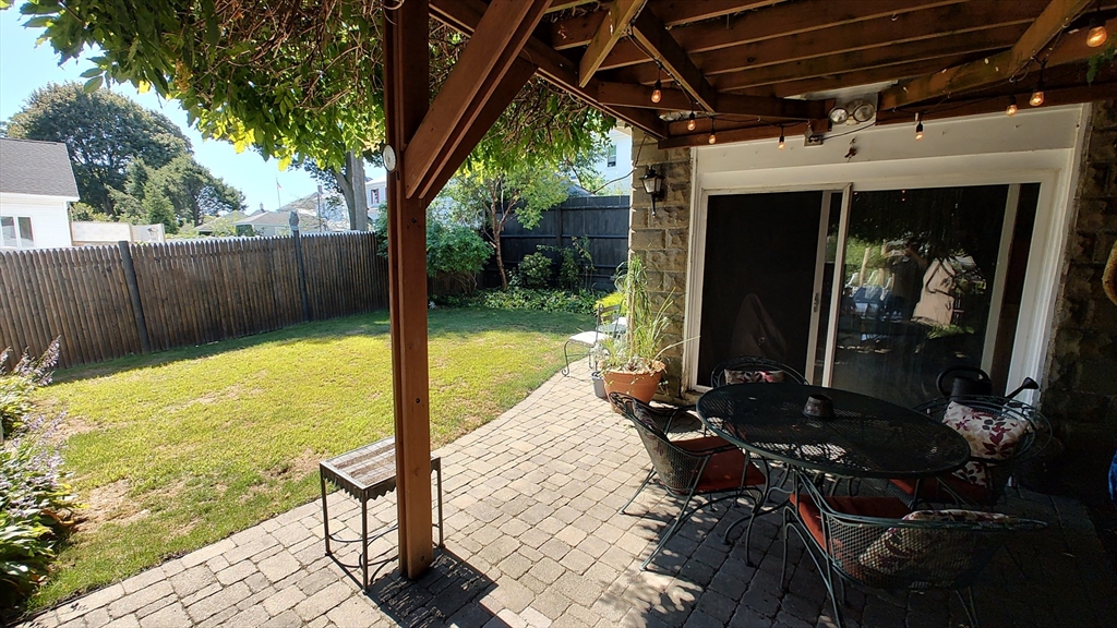 42 Freeman Ave
