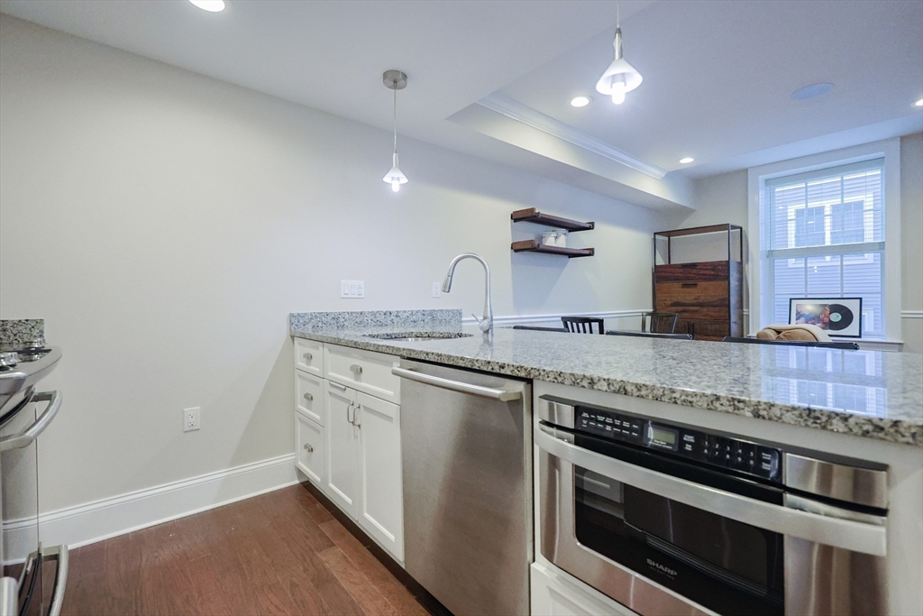 616 E 4th St 204
