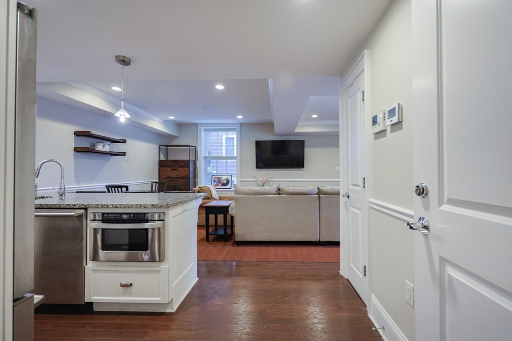 616 E 4th St 204
