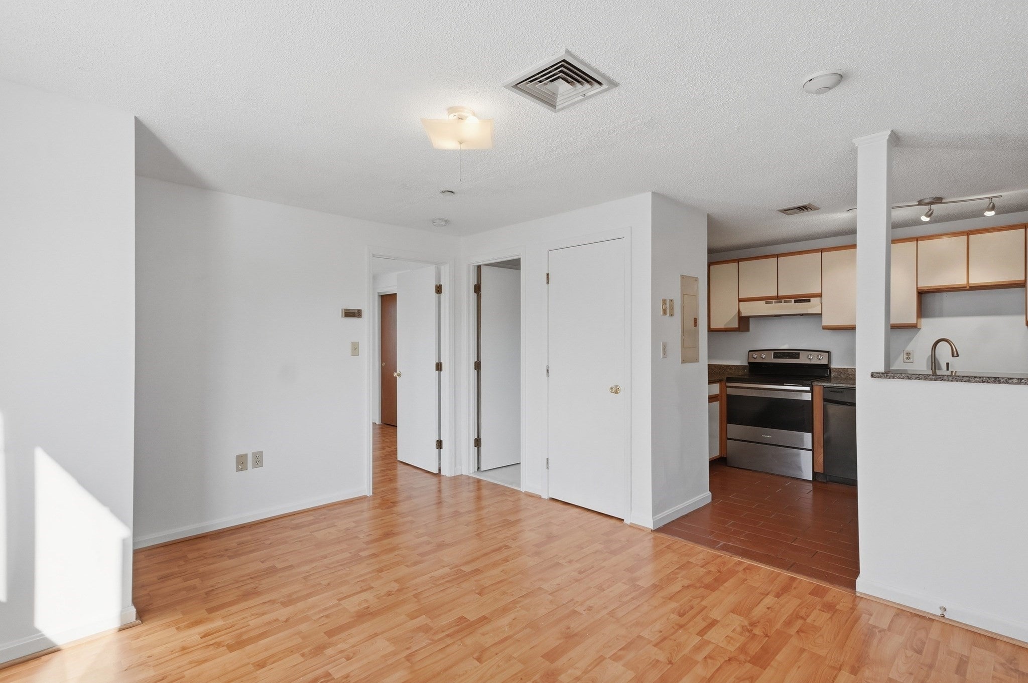 35 Prospect St #309, Woburn, MA, 35 Prospect St #309, Woburn, MA Photo #6