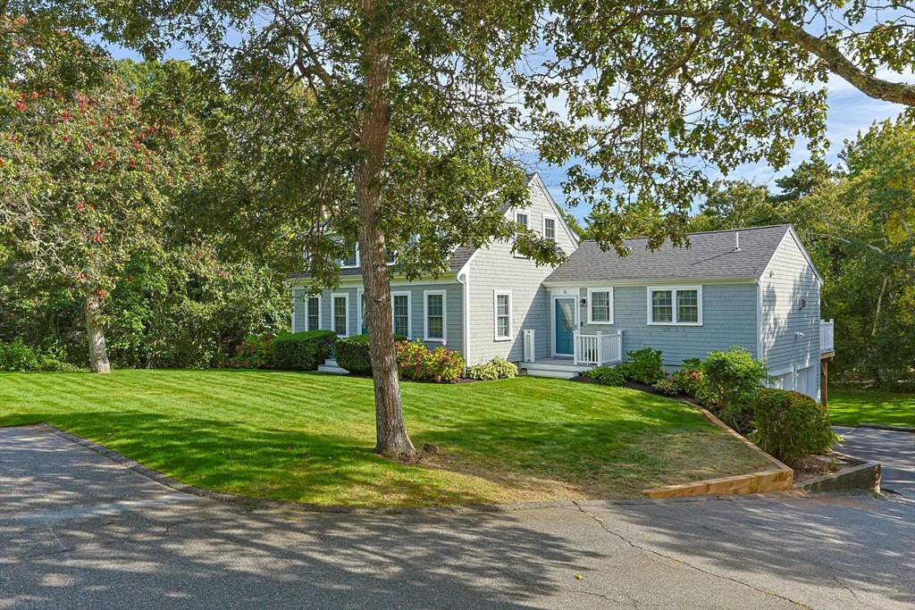 6 Marthas Ln