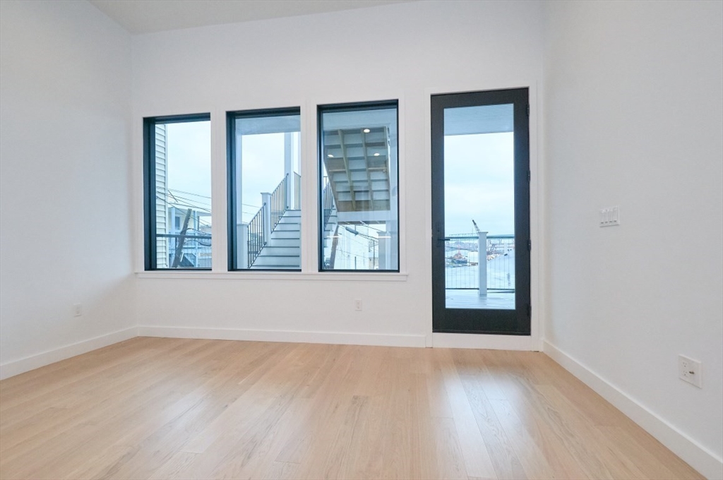 360 Meridian St 5
