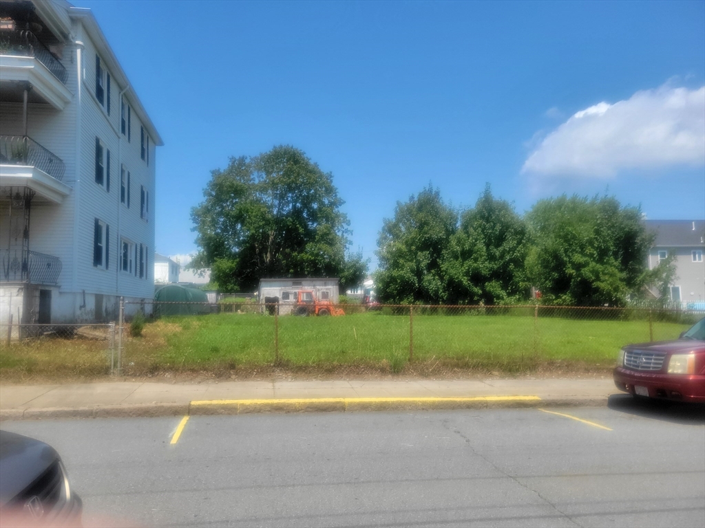 528 Lawton St