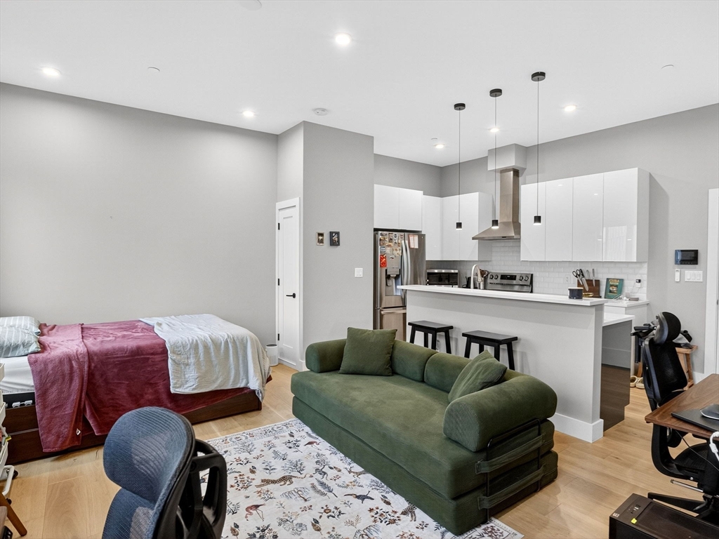 60 Cross St 315