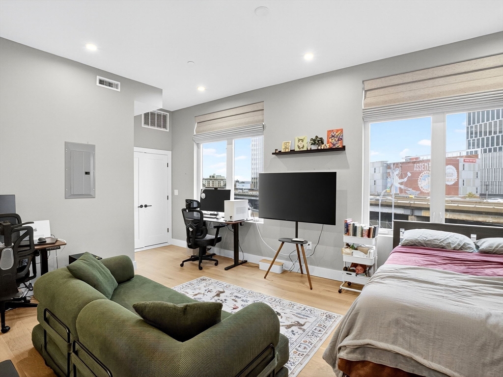 60 Cross St 315