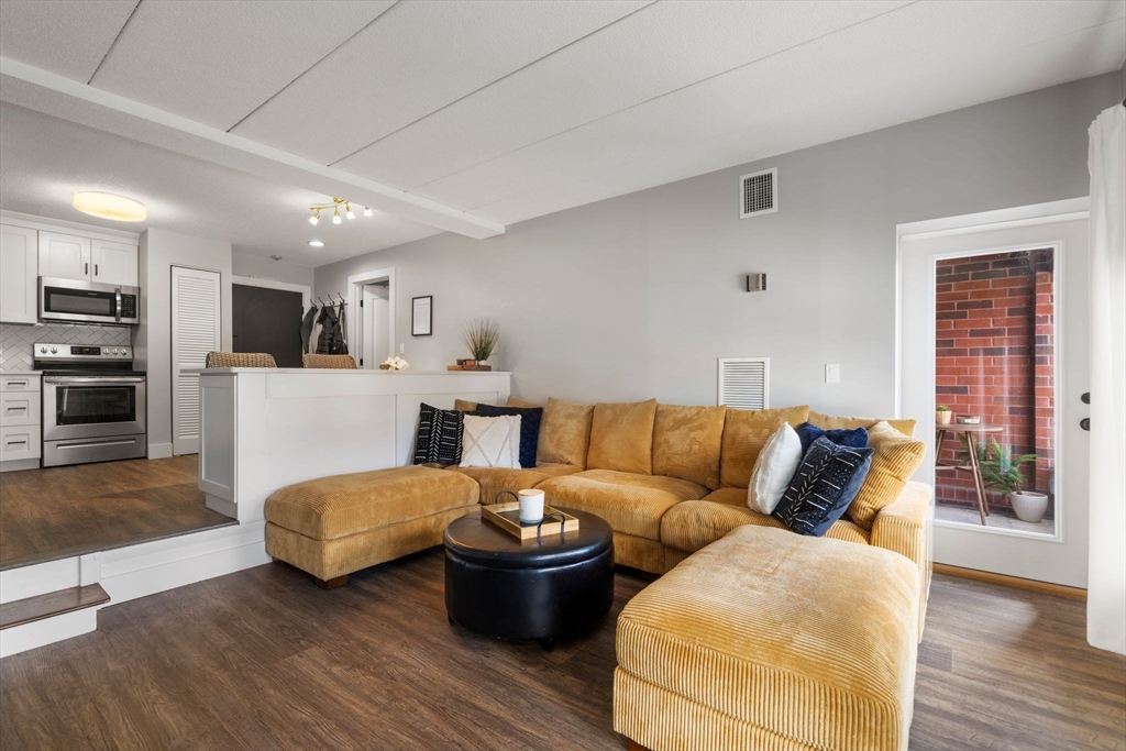 Click for 160 Burkhall St #212, Weymouth, MA slideshow