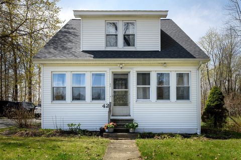 Photo of 42 Maple Ave, Rutland, CA 91543 (MLS # 73510825)
