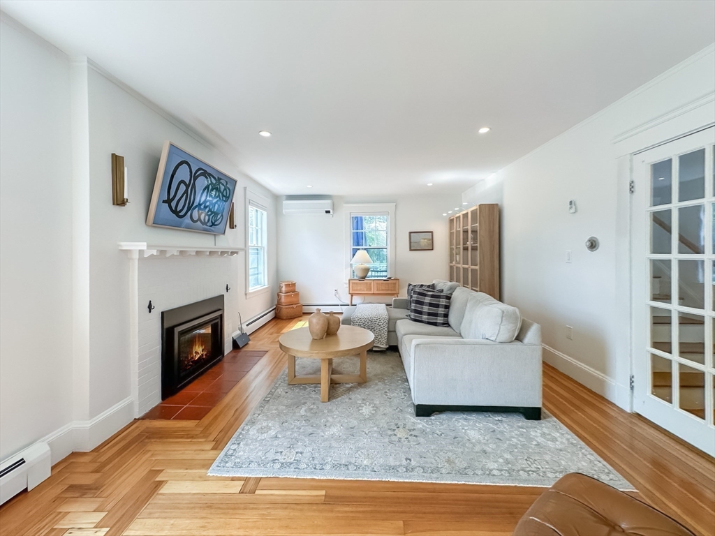 24 York St