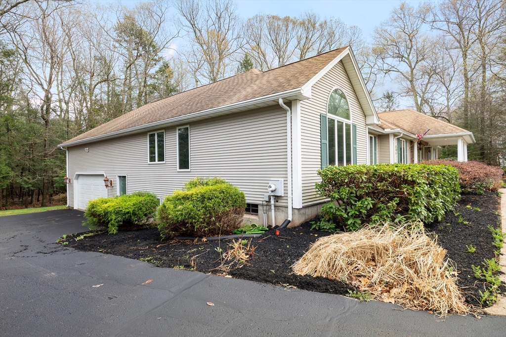 4 Pearl Brook Road