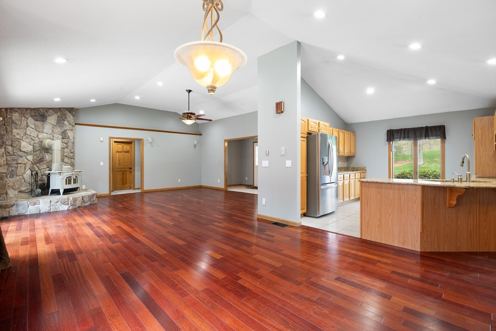 4 Pearl Brook Road