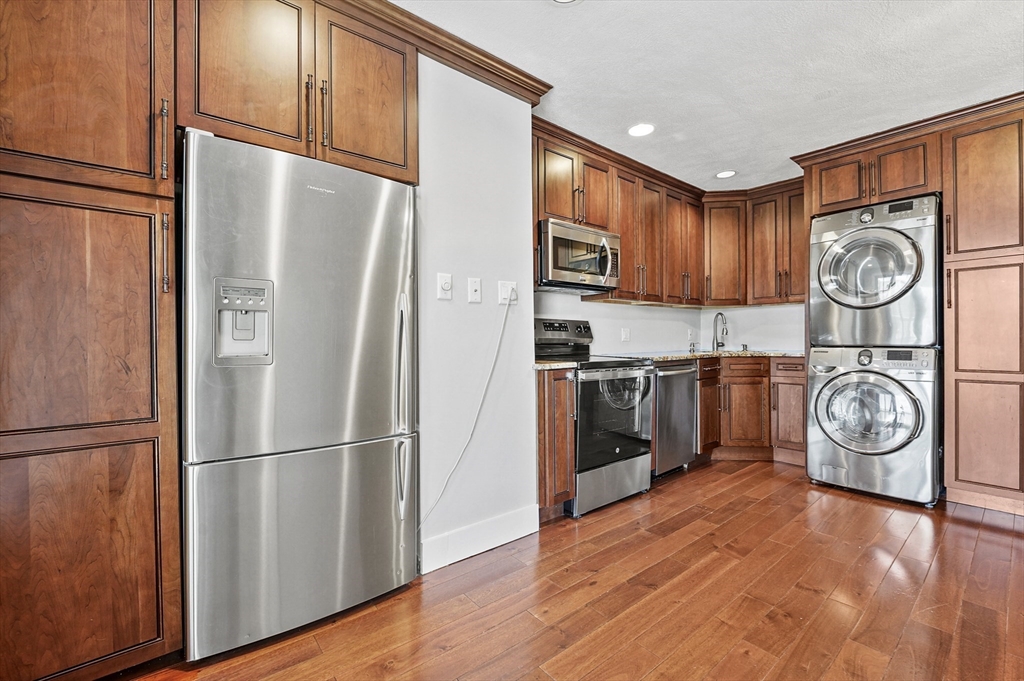 213 Chelsea Street 3