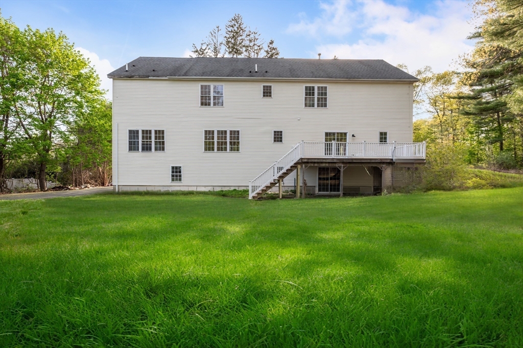 24 Bates St