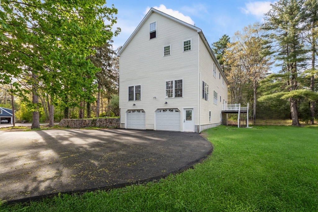 24 Bates St