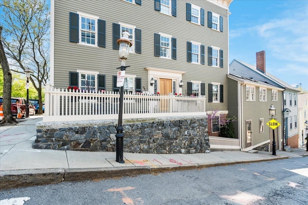 Boston, Massachusetts 02129, United States, 5 Bedrooms Bedrooms, ,3 BathroomsBathrooms,Residential,Pending,56729