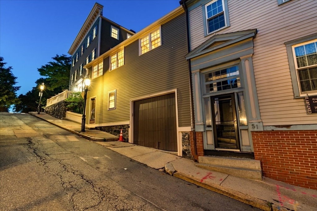 Boston, Massachusetts 02129, United States, 5 Bedrooms Bedrooms, ,3 BathroomsBathrooms,Residential,Pending,56729