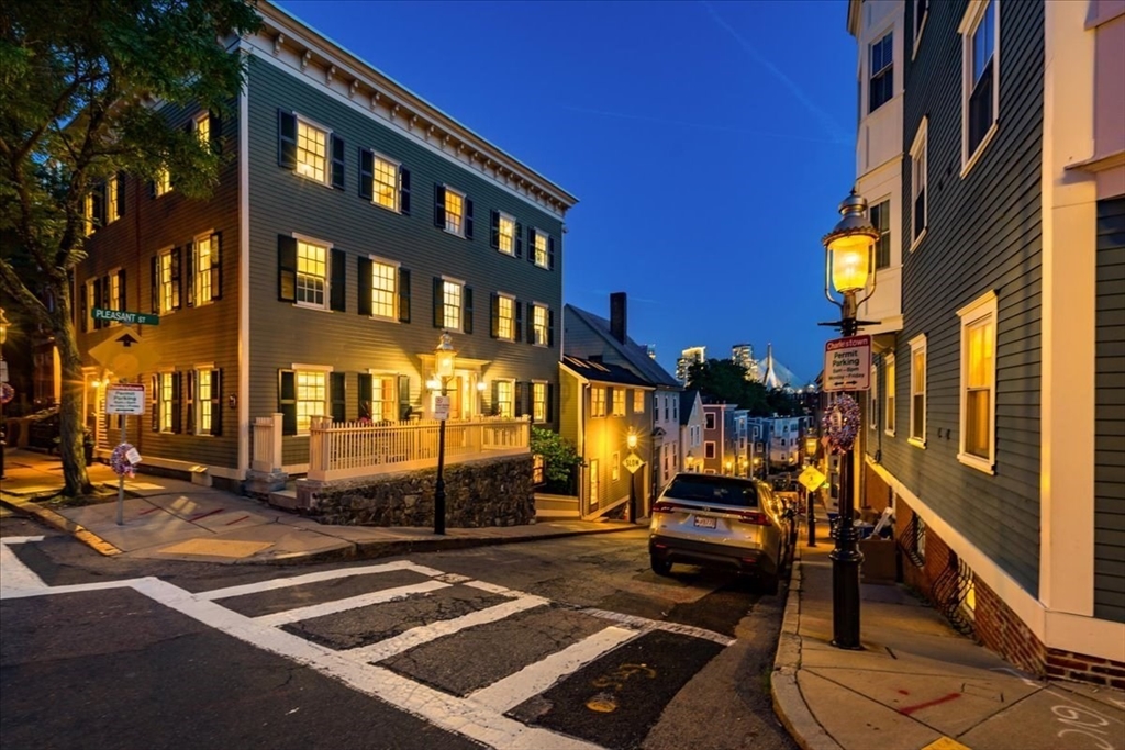 Boston, Massachusetts 02129, United States, 5 Bedrooms Bedrooms, ,3 BathroomsBathrooms,Residential,Pending,56729