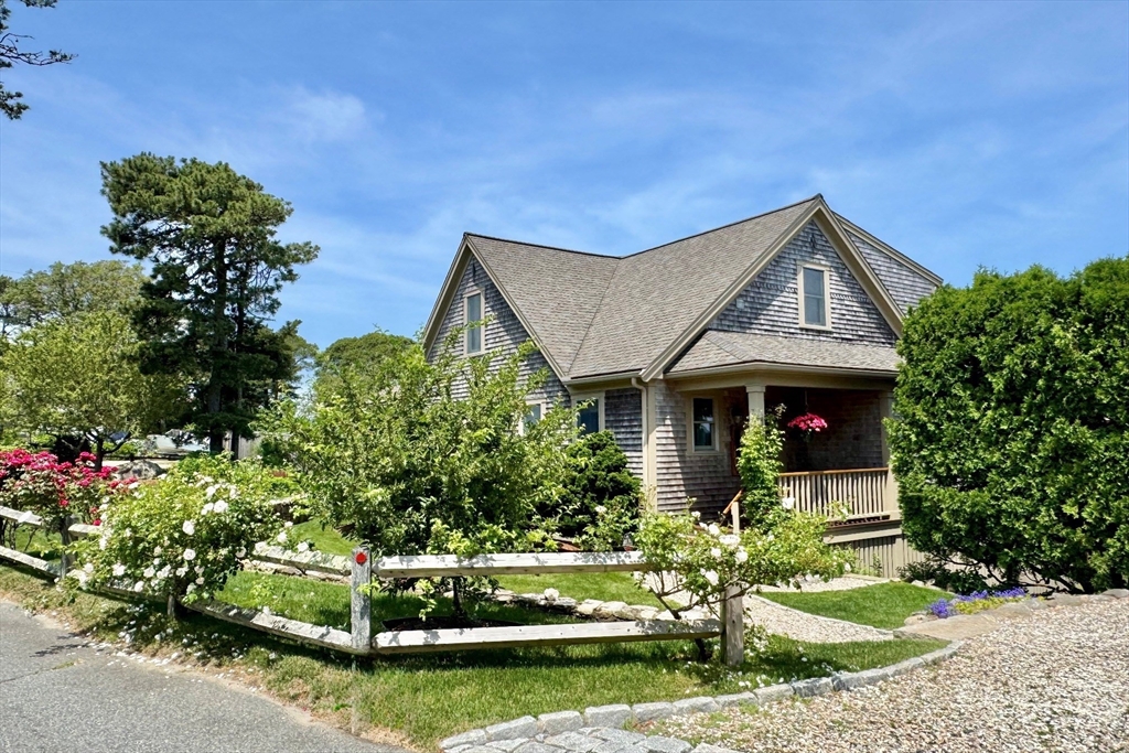 7 Squanto Dr