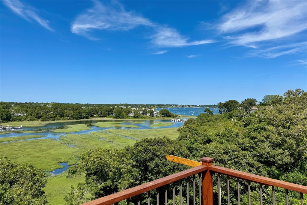 7 Squanto Dr