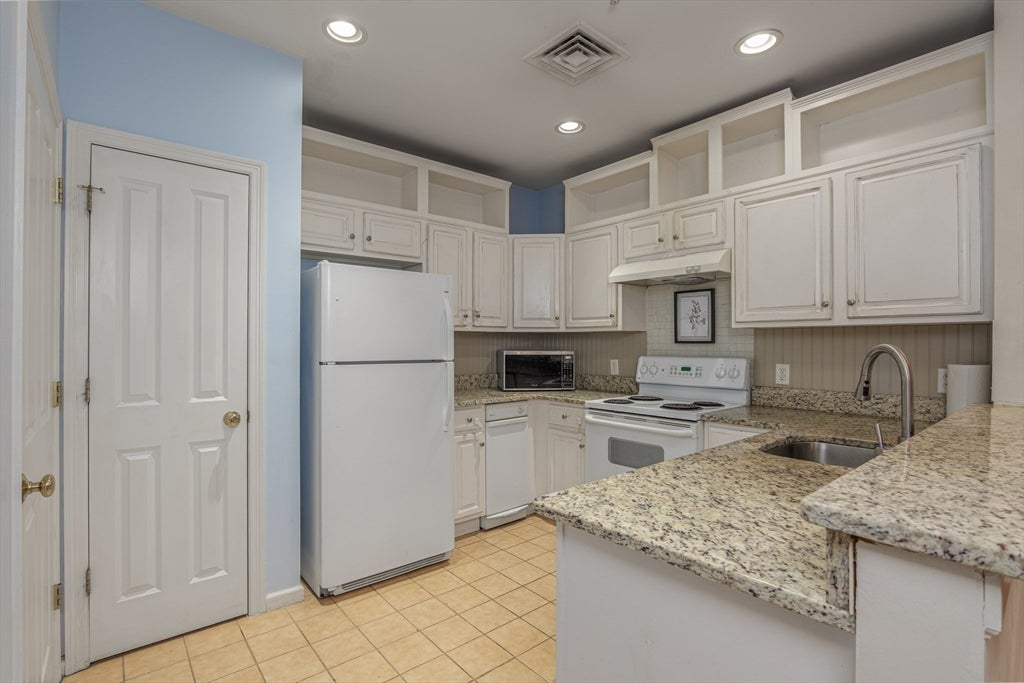 172 Haverhill St #219, Andover, MA, 172 Haverhill St #219, Andover, MA Photo #4