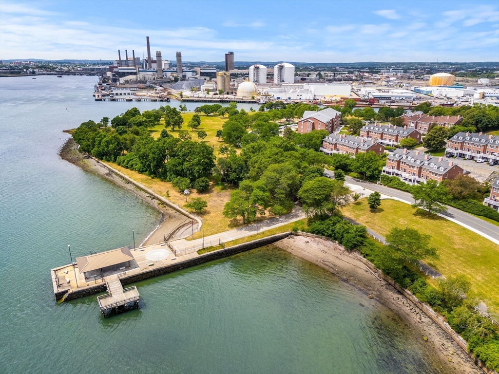 30 Breakwater Cv 30