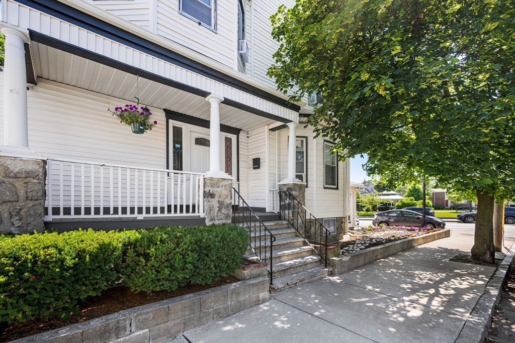 5 Mason St