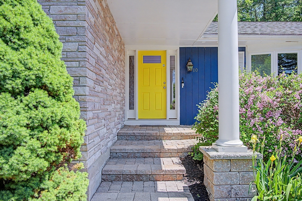 10 Fleetwood Drive