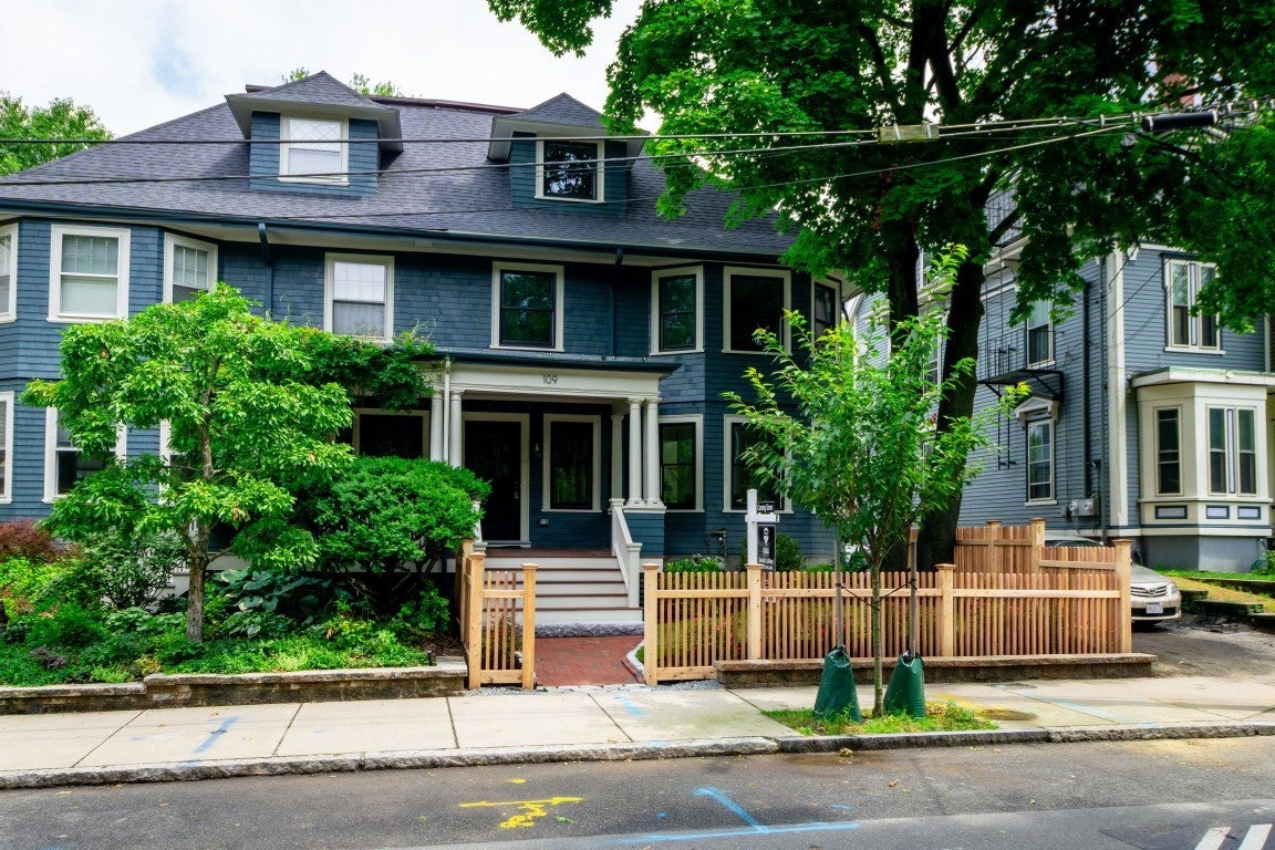 Photo of 109 Lake View Ave, Cambridge, MA
