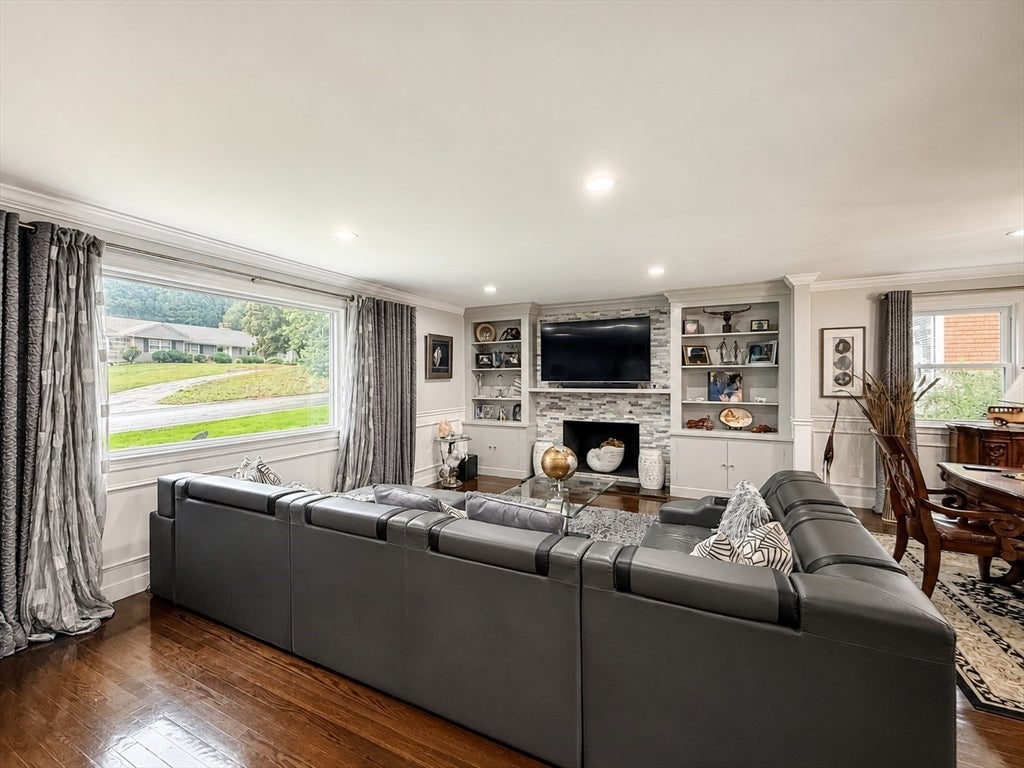411 Pleasant St, Framingham, MA, 411 Pleasant St, Framingham, MA Photo #3