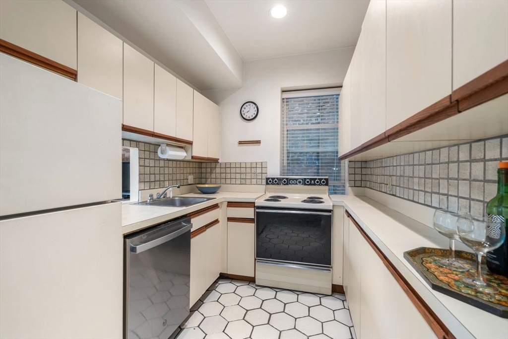121 Salem Street 4D