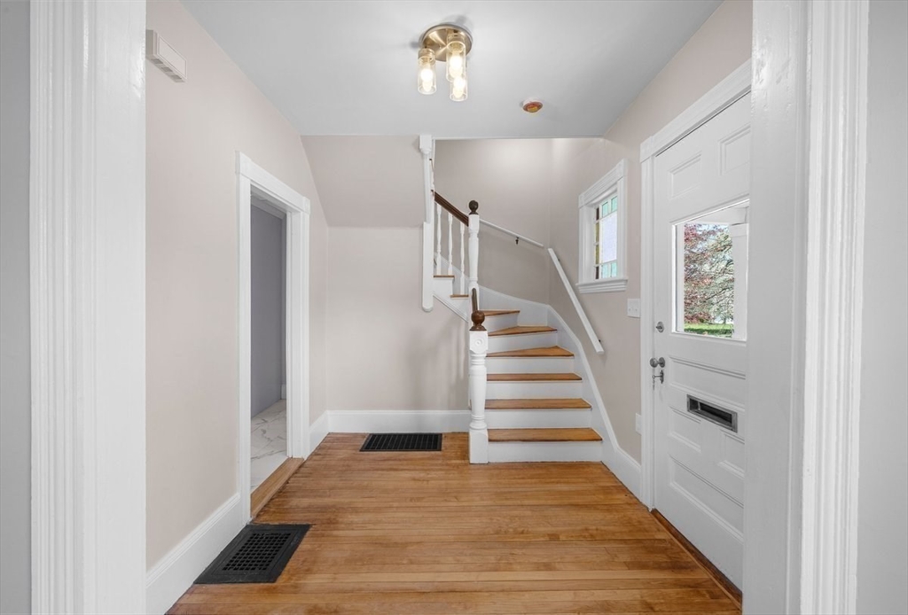16 Highland Ave E