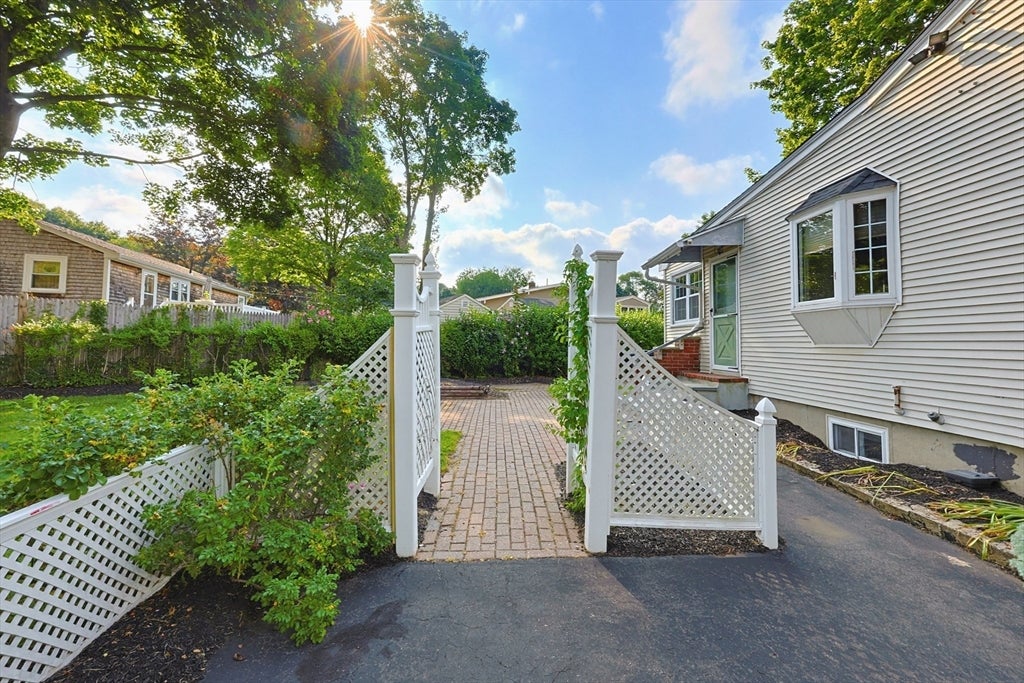 7 Hemlock Dr