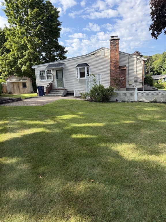7 Hemlock Dr, Medway, MA Photo #3