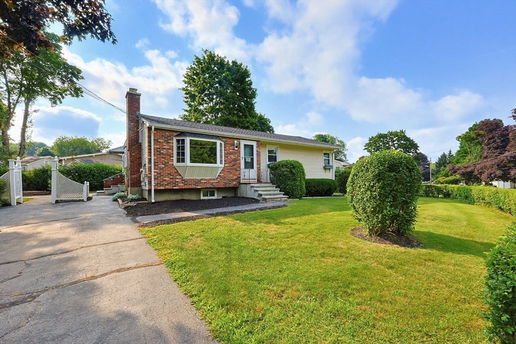 7 Hemlock Dr
