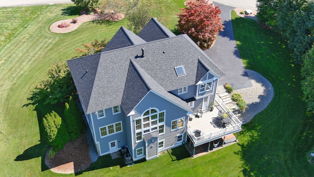 10 Dunham Pond Rd