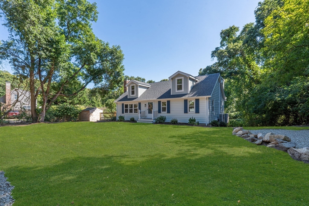 10 Surrey Dr