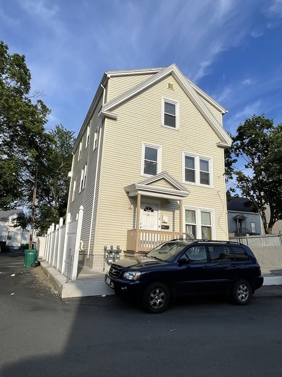 42 Valley Ave