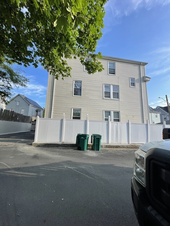 42 Valley Ave