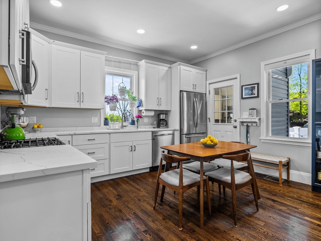 233 Metropolitan Ave 1