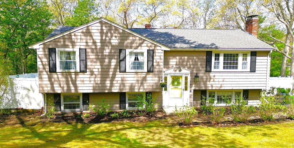 31 Lantern Lane, Plymouth, MA Photo #1