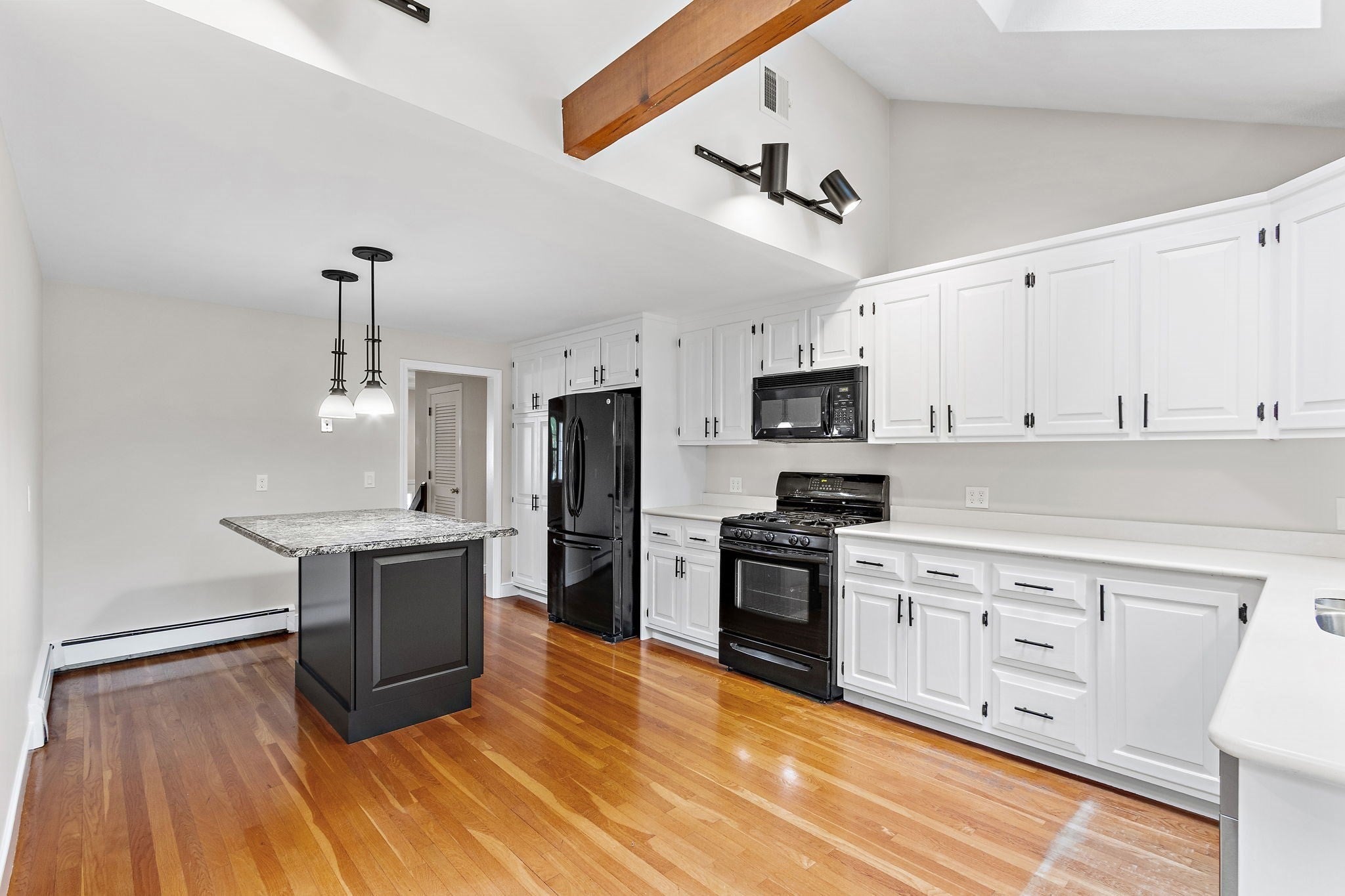 141 Longhill Rd, Franklin, MA Photo #4