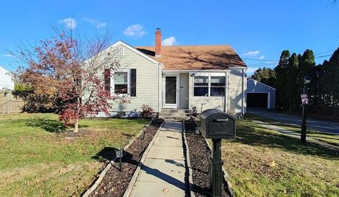 27 Suffolk Ave Dartmouth MA 02747