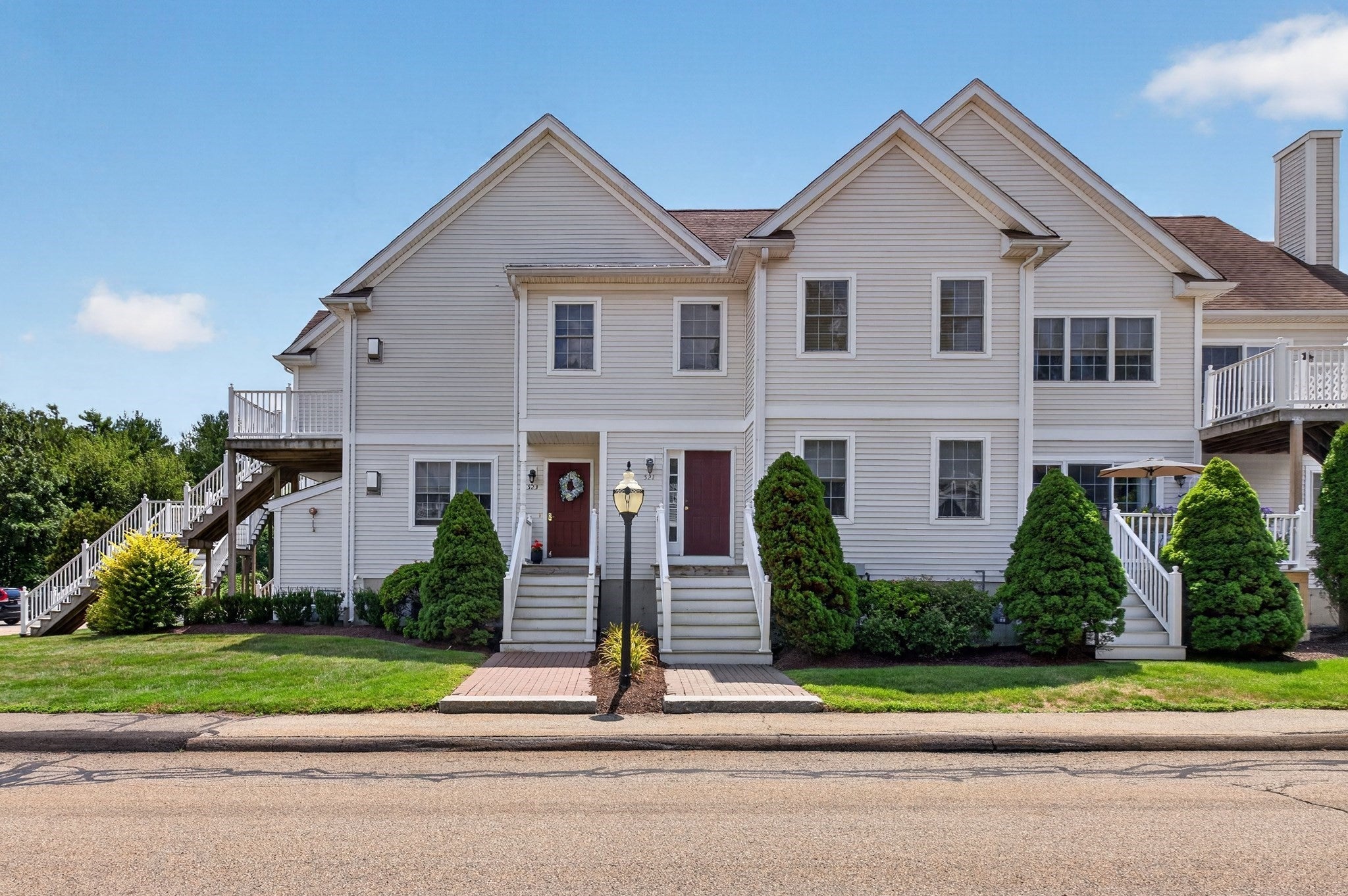 521 Hampton Way