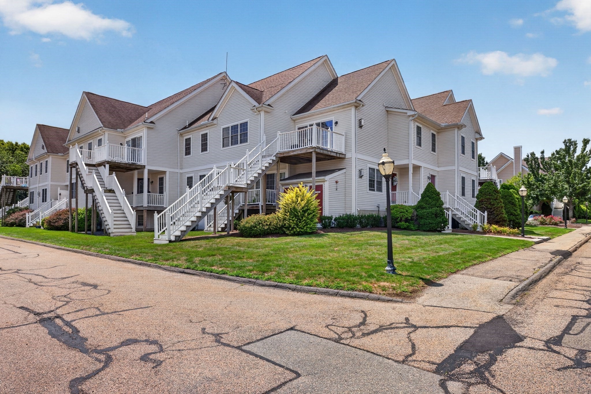 521 Hampton Way 521