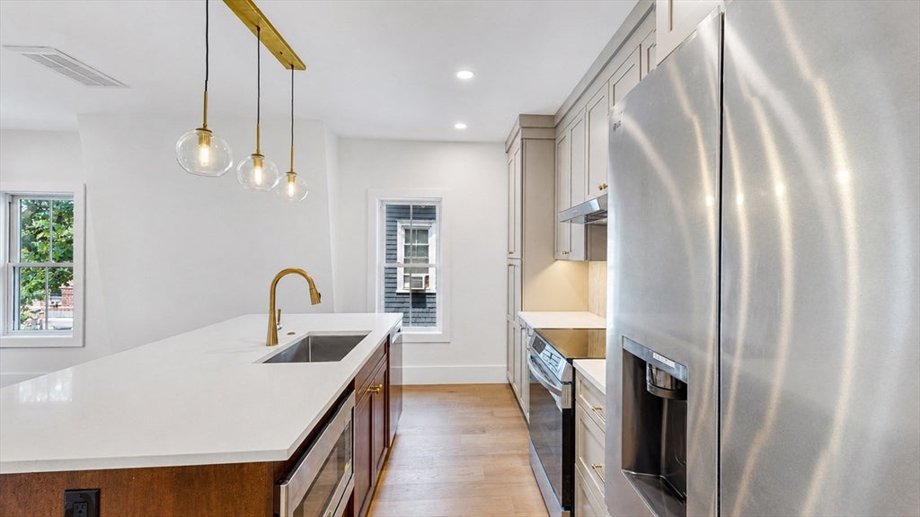 139 Sycamore St #B, Somerville, MA, 139 Sycamore St #B, Somerville, MA Photo #3