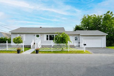 Photo of 5 Meriline Ave, Methuen, MA 01844 (MLS # 73534098)