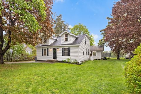 396 Hollis Rd Lunenburg MA 01462