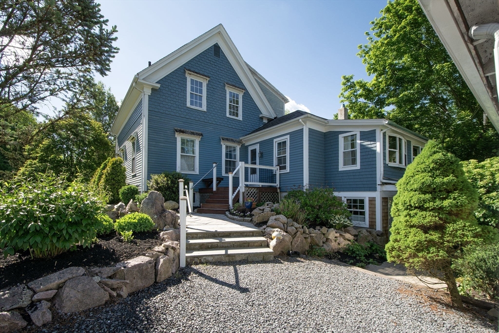 489 Center St