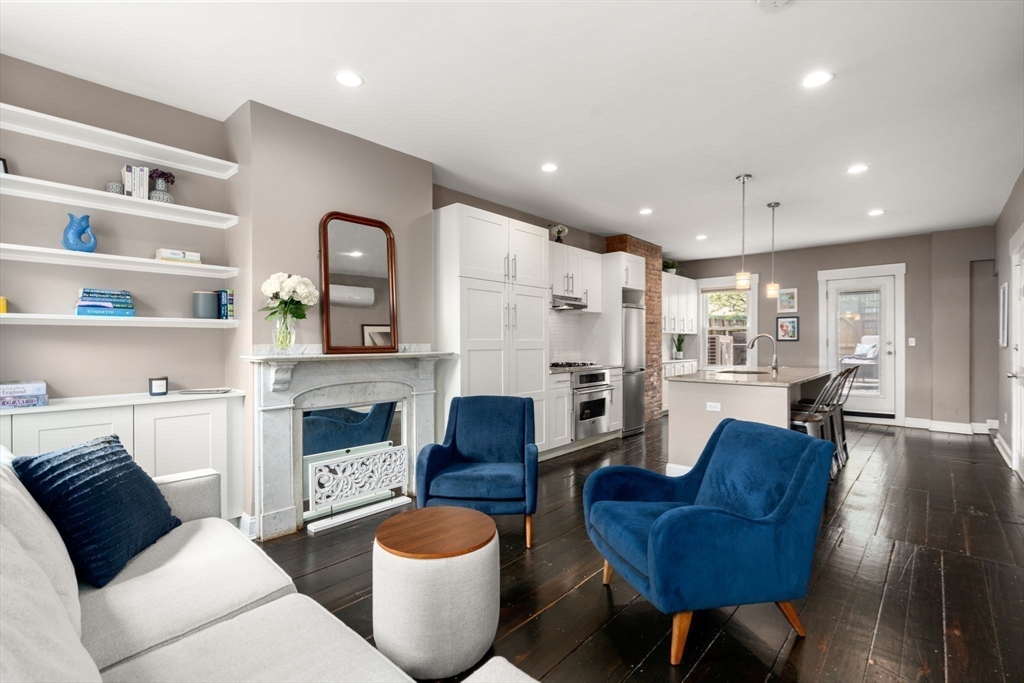 8 Mystic St 1