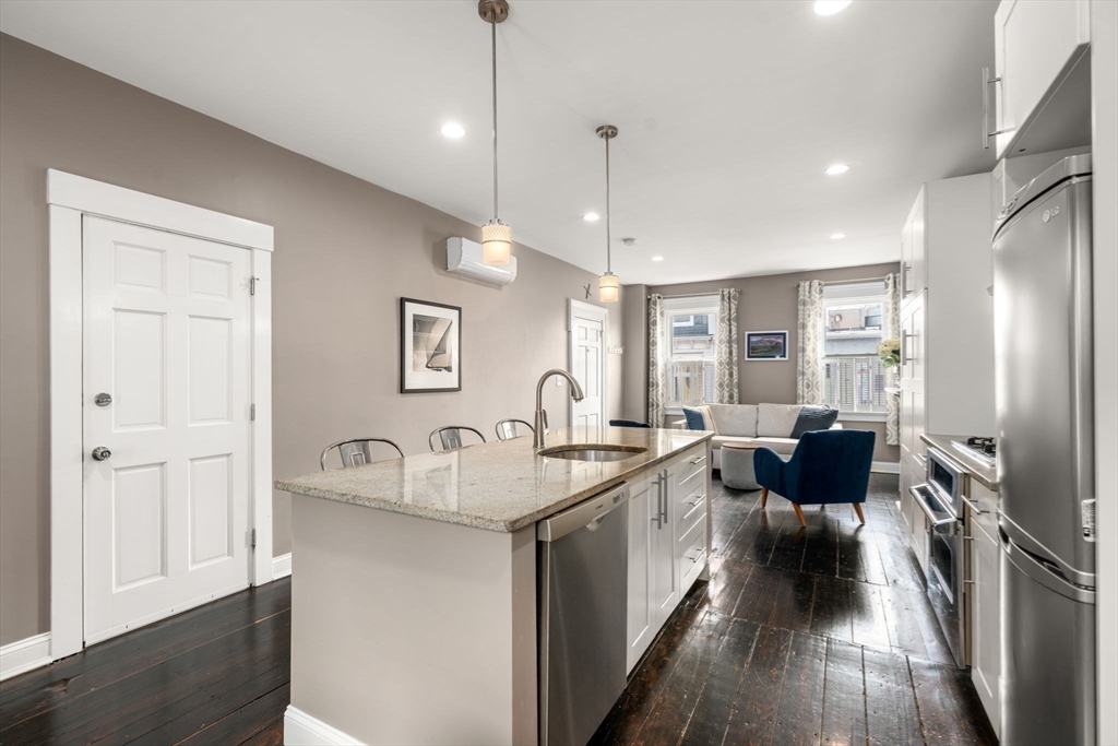 8 Mystic St 1